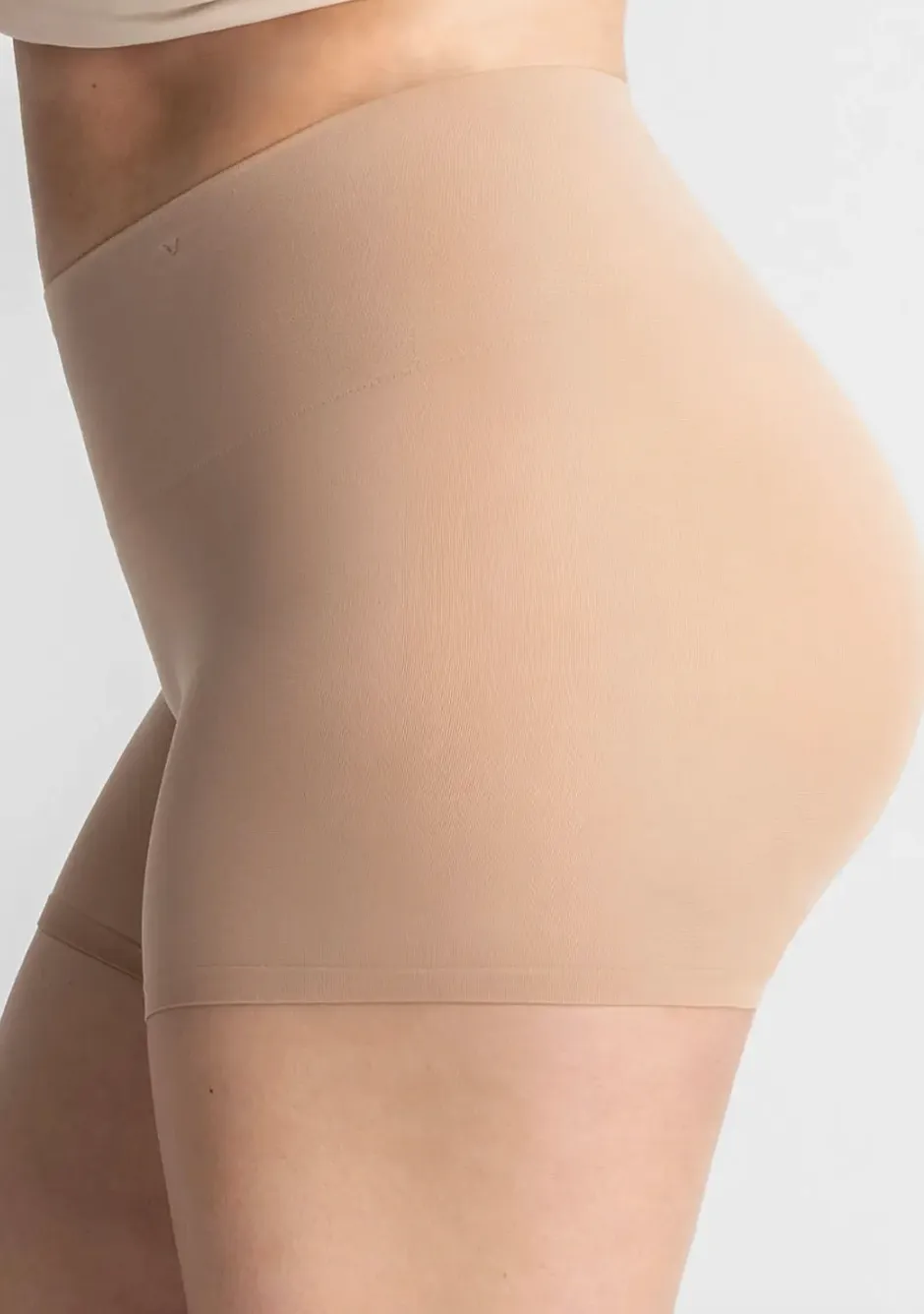 Ultralight Seamless Shaping Short